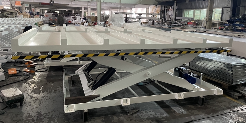 Hydraulisk hiss med 6 gaffelpositioner för panelmöbler: Anpassad materialöverföringslösning