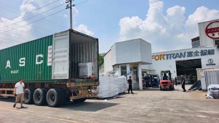 Dubbla containersändningar! Precisionsskärmaskiner skickas till Mexiko och Brasilien